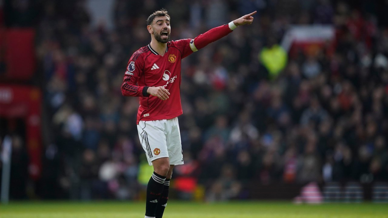 Bruno Fernandes memberikan dukungan kepada Harry Maguire di tengah kritik fans Manchester United