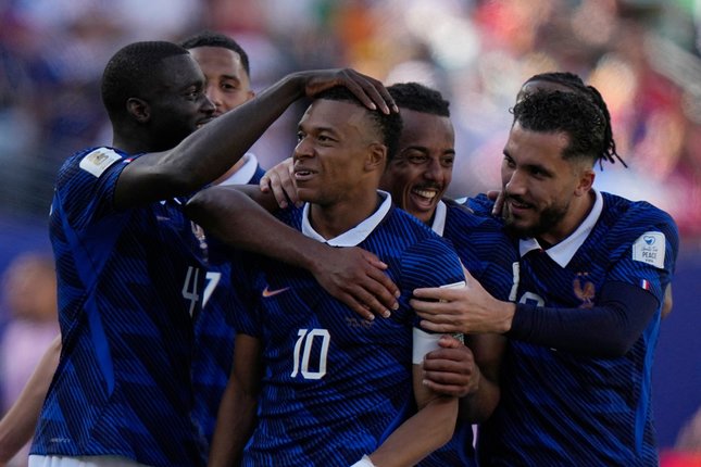 Mbappe Jawab Kritik dengan Dua Gol untuk Prancis