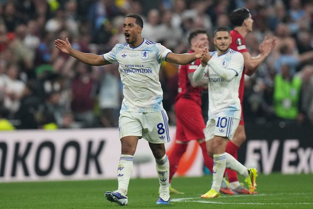 Youri Tielemans mendapat pujian dari legenda Manchester United