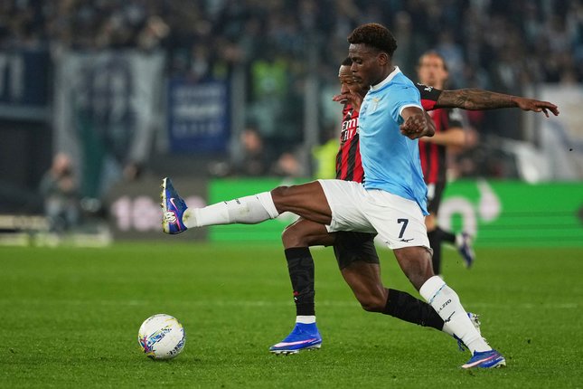 Bek AC Milan Tinggalkan San Siro untuk Bermain di Inggris